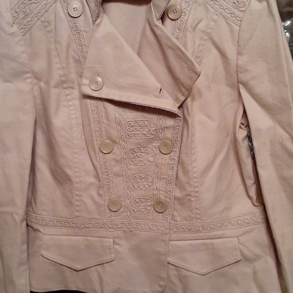 Beautiful jacket - Picture 2 of 3